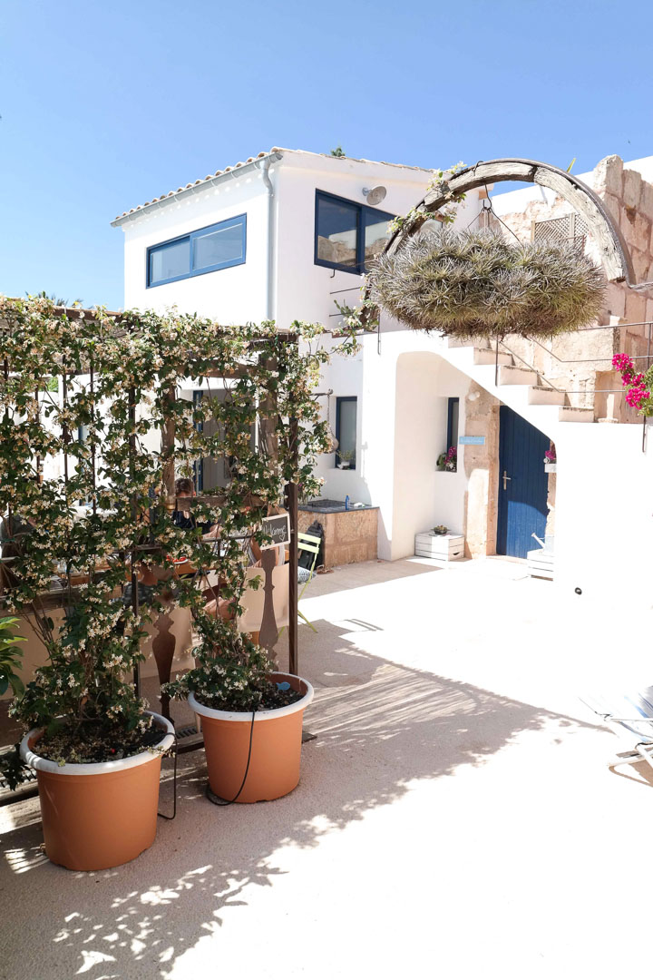 Frühstück bei Freunden im Dorfhaus in Es Llombards/Mallorca